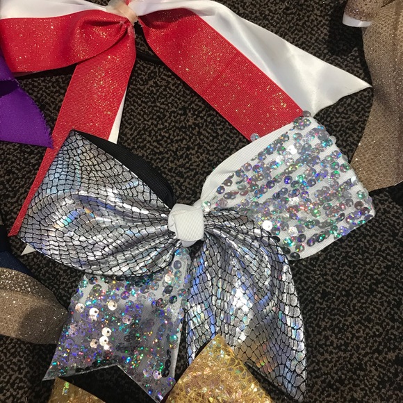 Cheer Bow!! - Picture 3 of 5